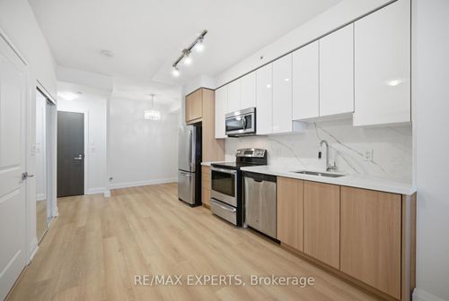 2433-7161 Yonge St, Thornhill, ON, L3T0C8 | Card Image