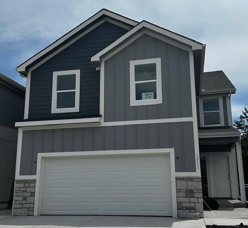 1743 Grayhawk Dr, Basehor, KS, 66007-1202 | Card Image