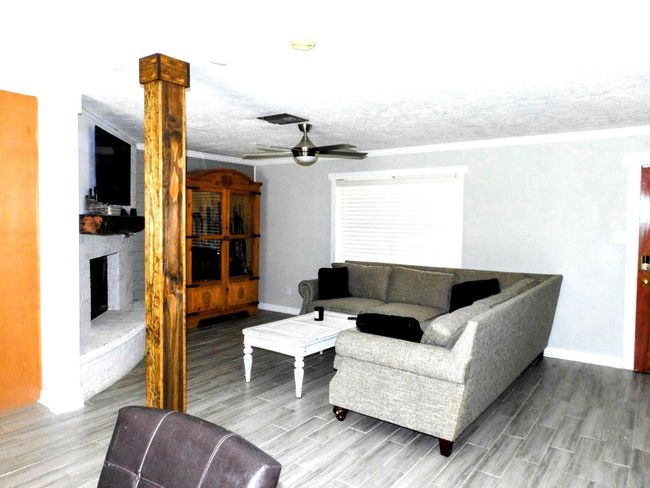 440 Pine Hollow Rd, House other with 3 bedrooms, 2 bathrooms and 2 parking in Liberty TX | Image 5