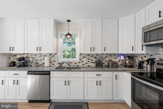 18906 White Oak Dr, House other with 4 bedrooms, 2 bathrooms and null parking in TRIANGLE VA | Image 9