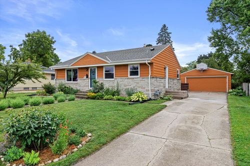 921 2nd Ave, Grafton, WI, 53024-1305 | Card Image