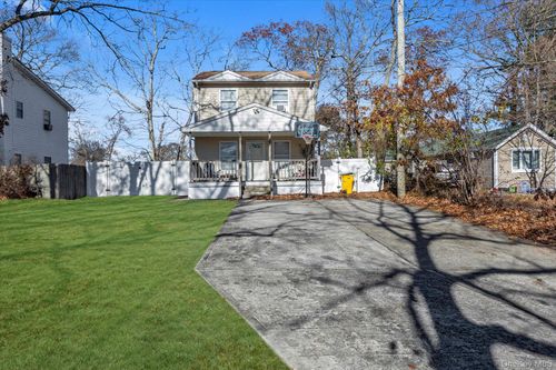 11 Laurelton Ave, Selden, NY, 11784-3204 | Card Image