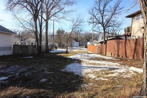 347 4th St E, Shaunavon, SK, S0N | Card Image