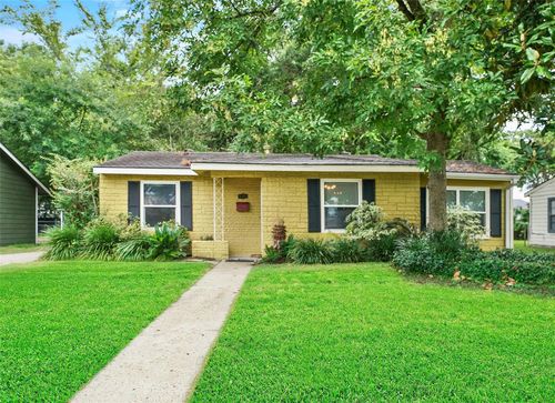 4303 Piney Woods Dr, Houston, TX, 77018-4105 | Card Image