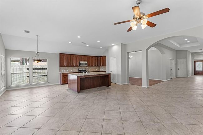 13703 Evening Wind Dr, House other with 4 bedrooms, 3 bathrooms and 2 parking in Pearland TX | Image 7