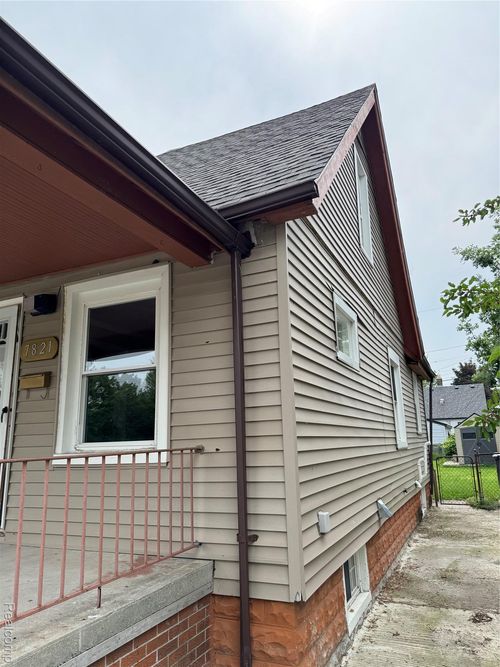 7821 Mead St, Dearborn, MI, 48126-1032 | Card Image