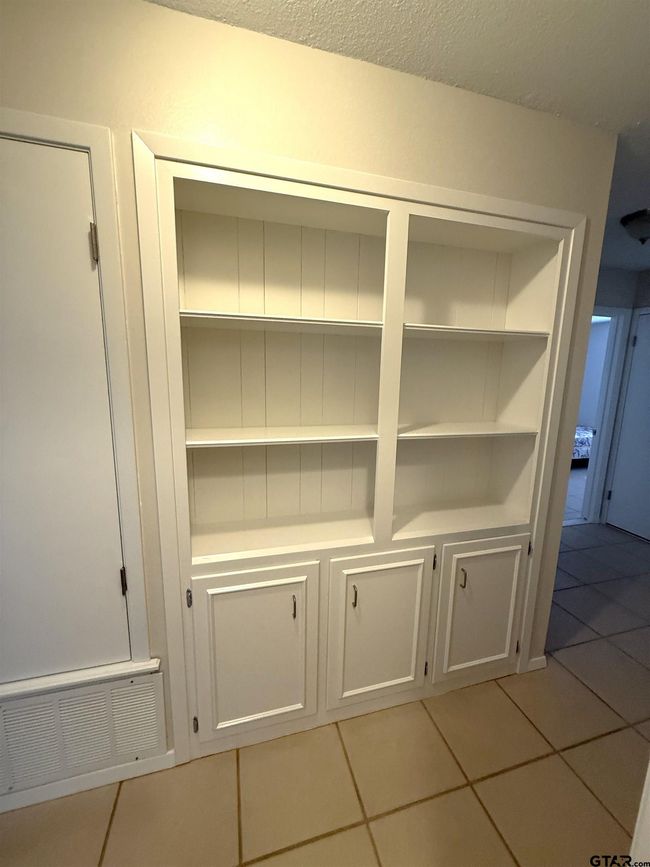 13675 Maple Dr, House other with 3 bedrooms, 2 bathrooms and null parking in Tyler TX | Image 13