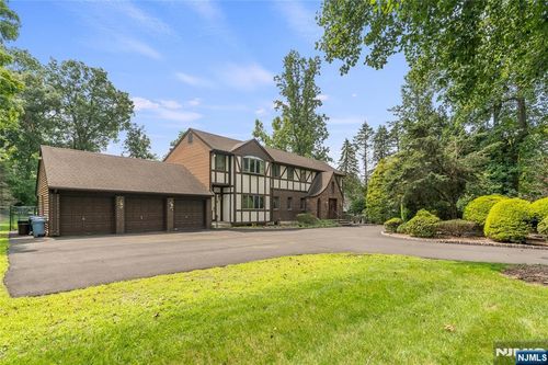 81 Old Tappan Road, Old Tappan, NJ, 07675 | Card Image