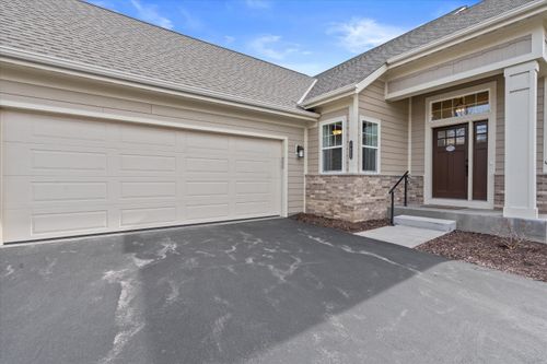 17955 Ashlea Dr, Brookfield, WI, 53045-1200 | Card Image