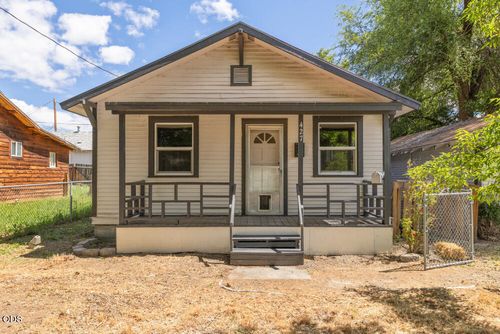427 Martin St, Klamath Falls, OR, 97601-3243 | Card Image
