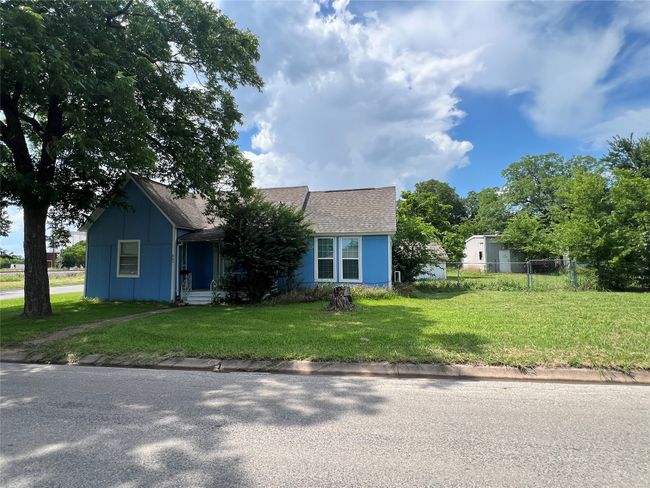 603 E Thomas St, House other with 2 bedrooms, 1 bathrooms and null parking in Sherman TX | Image 4