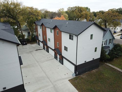 703 10th Ave N, Fargo, ND, 58102-3635 | Card Image