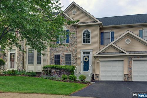 82 Rolling Views Dr, Woodland Park, NJ, 07424-2644 | Card Image
