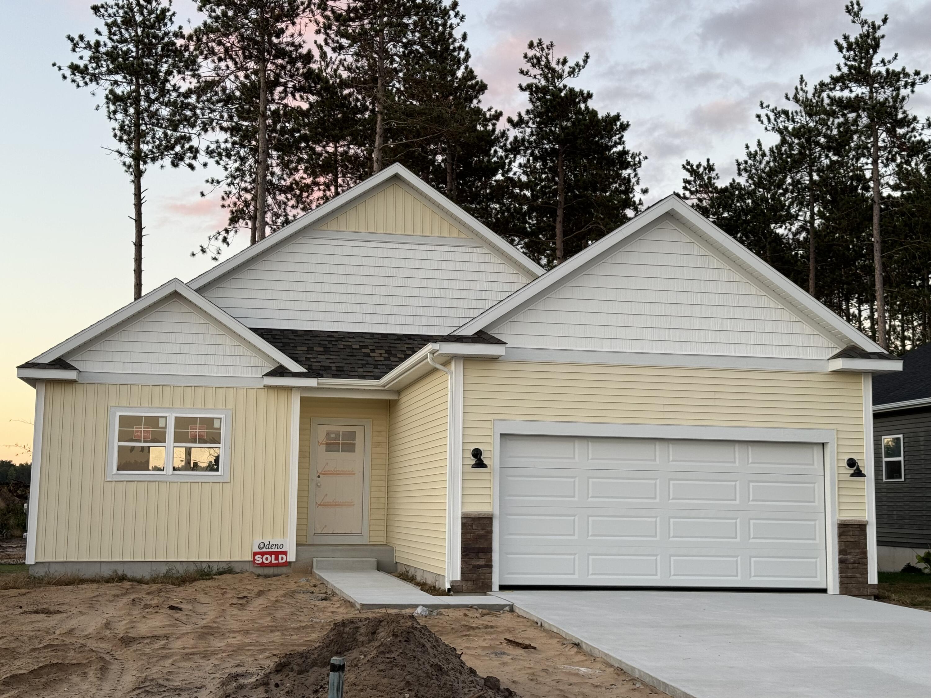 Hawk Dr, Muskegon, MI 49444