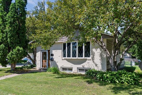 102 11th Ave N, Hopkins, MN, 55343-7322 | Card Image
