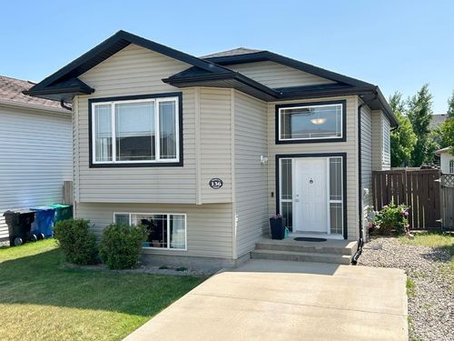 136 Aberdeen Road W, Lethbridge, AB, T1J5B8 | Card Image