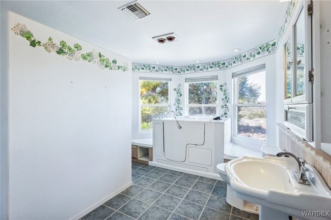 Bathroom | Image 47