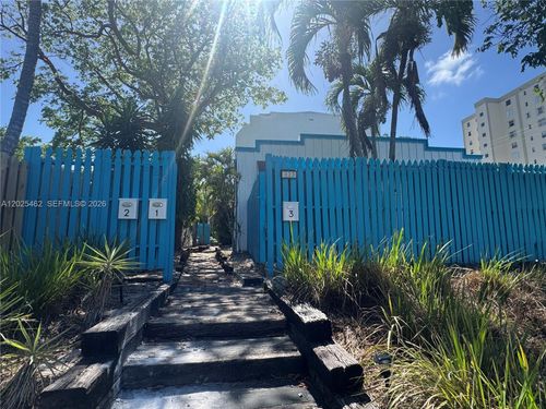 1-3-823 Ne 19th Ave, Fort Lauderdale, FL, 33304-3007 | Card Image