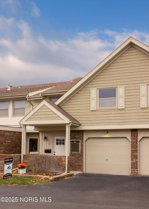 6818 Fenwyck Rd, Maumee, OH, 43537-9000 | Card Image