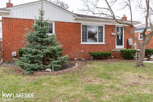 21606 Arrowhead St, Saint Clair Shores, MI, 48082-1219 | Card Image