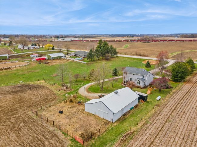822 40 Th Ave, Home with 4 bedrooms, 4 bathrooms and null parking in Pleasantville IA | Image 9