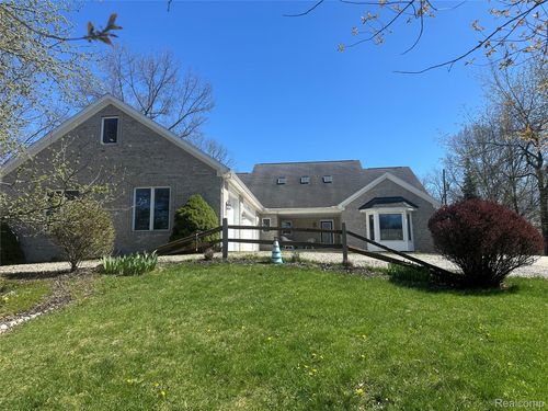 3630 S Shimmons Cir, Auburn Hills, MI, 48326-3920 | Card Image