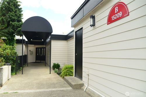b36-15209 Sunwood Blvd, Tukwila, WA, 98188-7719 | Card Image