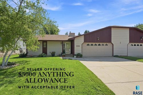 1311 E 54th St Street, Sioux Falls, SD, 57103 | Card Image