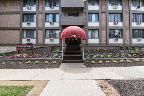 219-2025 E Greenwich Avenue, Milwaukee, WI, 53211 | Card Image