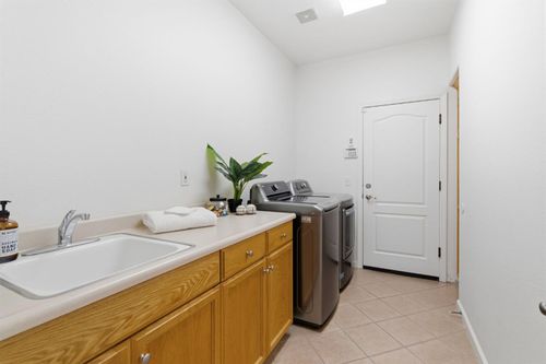 2048 Snowbird Dr, Lodi, CA, 95242-4754 | Card Image