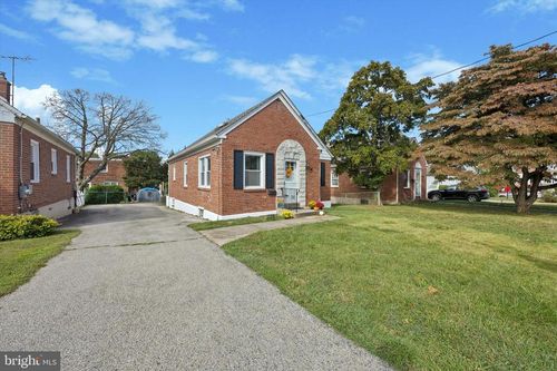 620 W Gardner Ave, GLENOLDEN, PA, 19036-1718 | Card Image