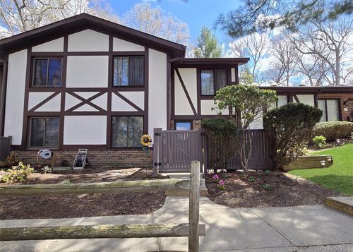 71 Skyline Dr, Coram, NY, 11727-4201 | Card Image