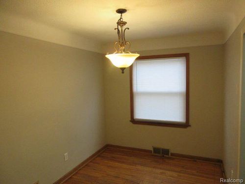 20404 Wakenden, Redford, MI, 48240-1122 | Card Image