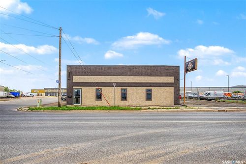 560 Dewdney Ave E, Regina, SK, S4N4E8 | Card Image