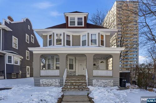 15 E Highland Ave, East Orange, NJ, 07018-1204 | Card Image