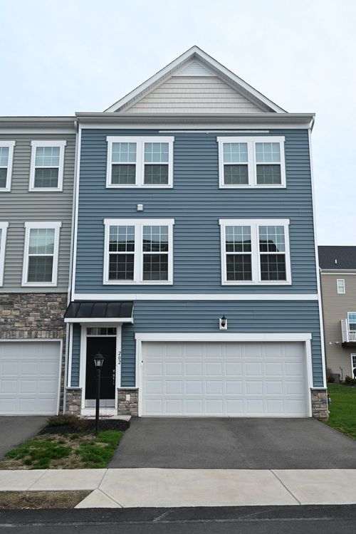 202 Truth Cir, Harmony, PA, 16037-6704 | Card Image