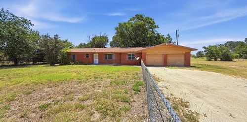 902 S Us Highway 281, Evant, TX, 76525-2627 | Card Image