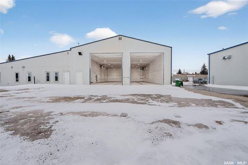 690 Fairford Street W, Moose Jaw, SK, S6H1T4 | Card Image