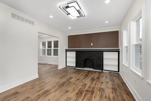 12352 Maiden St, Detroit, MI, 48213-1774 | Card Image