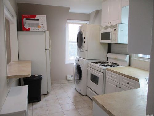 127 Gordon Rd, Valley Stream, NY, 11581-3401 | Card Image