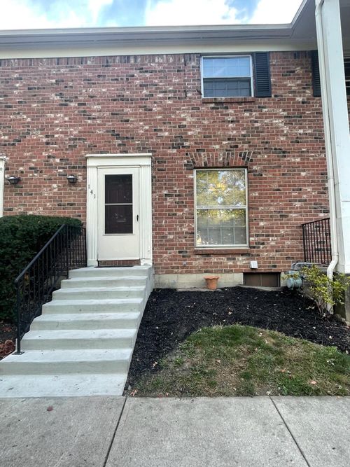 26e-141 Beacon Run W, Columbus, OH, 43228-1556 | Card Image