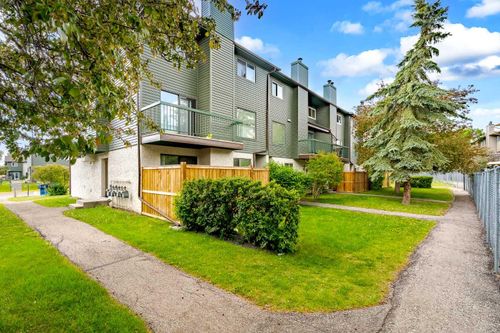 42-2511 38 Street Ne, Calgary, AB, T1Y4M7 | Card Image