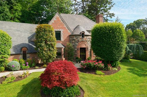 134 Old Mill Rd, Manhasset, NY, 11030-3436 | Card Image