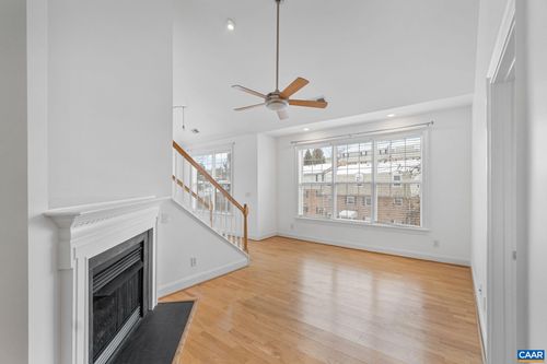 202-949 Glenwood Station Ln, CHARLOTTESVILLE, VA, 22901-5720 | Card Image