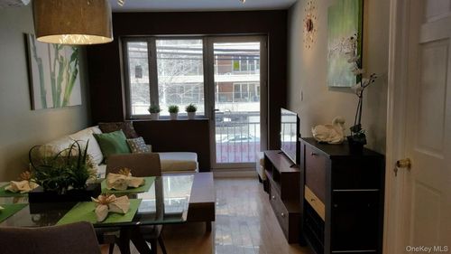 6c-143-28 41st Ave, Flushing, NY, 11355-1833 | Card Image
