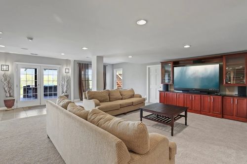 22 Doral Dr, Hawthorn Woods, IL, 60047-8432 | Card Image