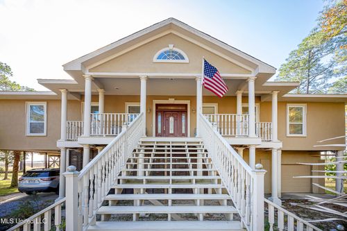 6301 Mary Mahoney Dr, Ocean Springs, MS, 39564-5060 | Card Image