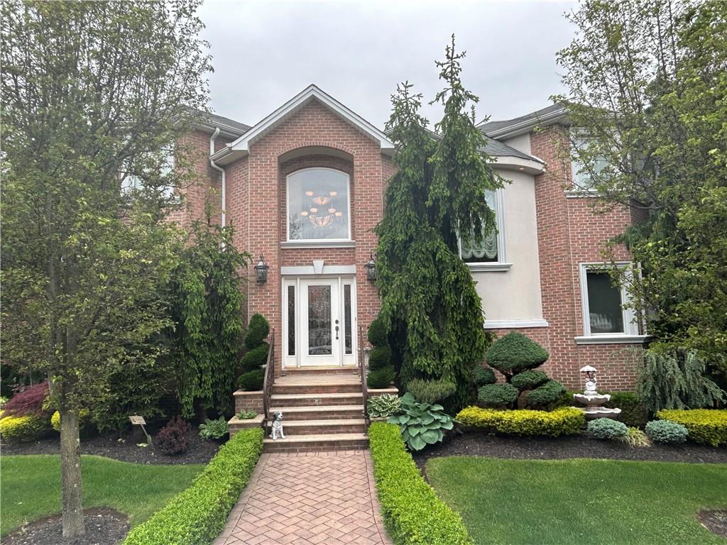 Covington Cir, Staten Island, NY 10312