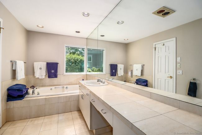 APT-2 - 230 New Canaan Ave, Condo with 3 bedrooms, 3 bathrooms and 3 parking in Norwalk CT | Image 23