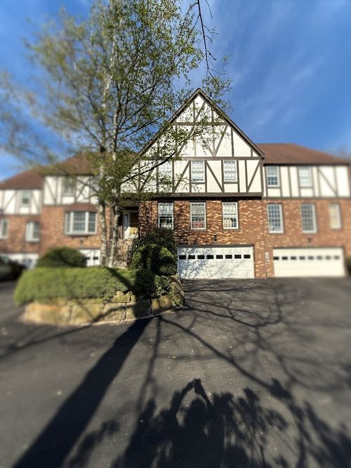 204 Thornberry Cir, Pittsburgh, PA, 15234-1025 | Card Image